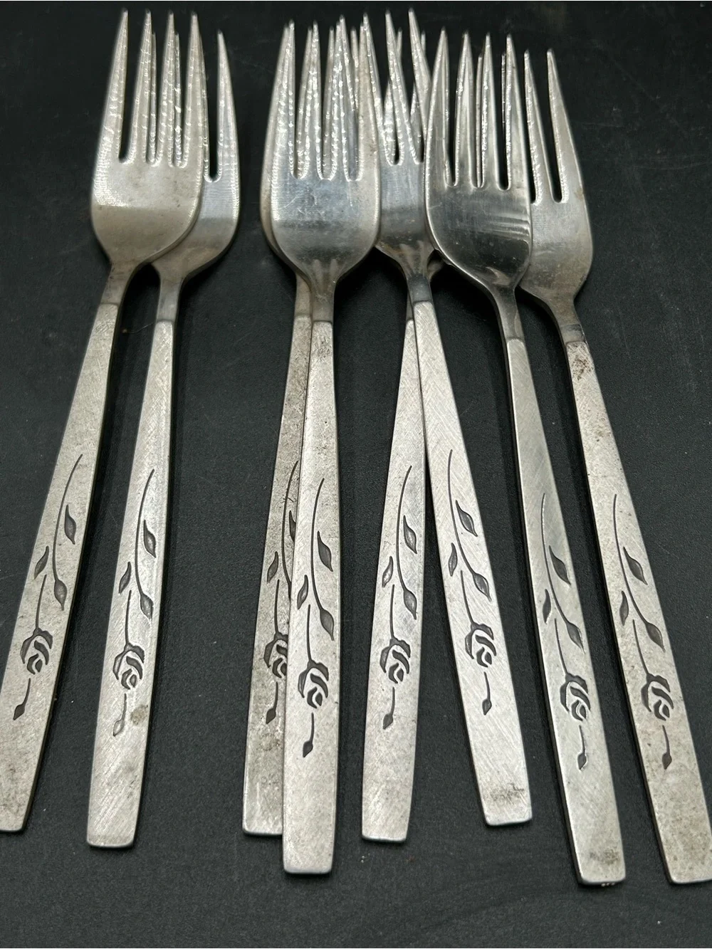Oneida Capistrano Stainless Steel Floral Handle Flatware Set